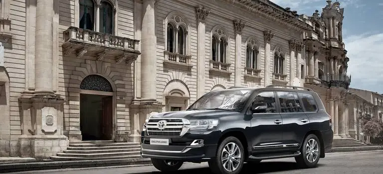 Обновленный Toyota&nbsp;Land&nbsp;Cruiser&nbsp;200: изменения в экстерьере и усовершенстванные технологии безопасности
